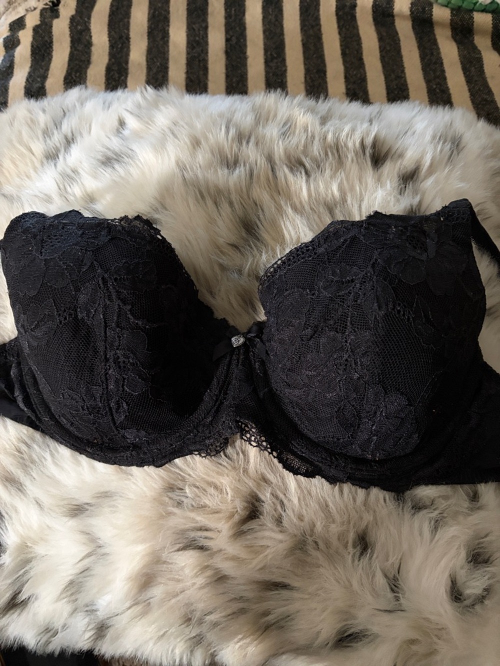 Victoria's Secret Black Lace Crisscross Push-Up Bra